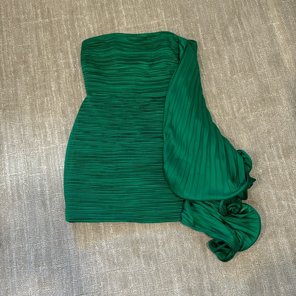 Amur Kayleigh dress in green. Size 8. Worn once.